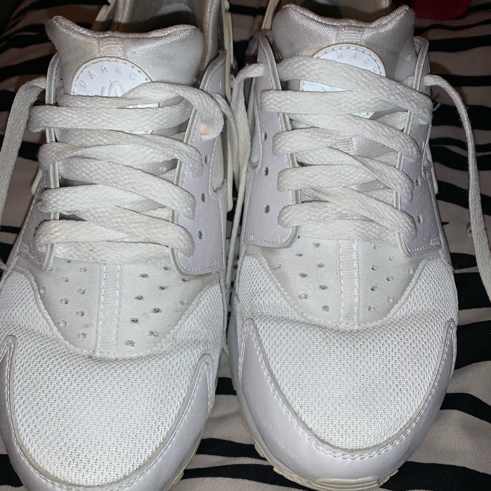 White Nike Huaraches